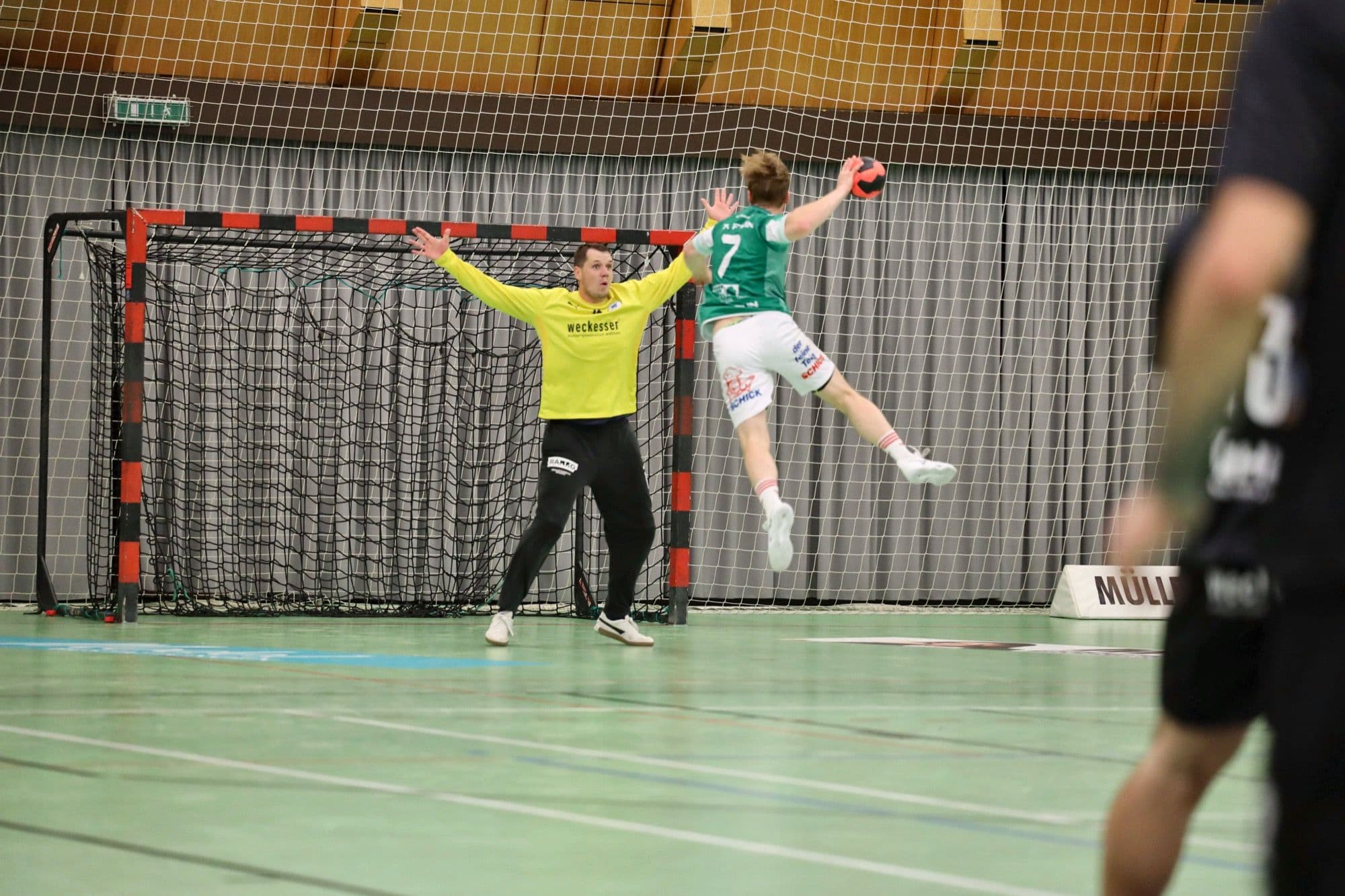 Wurf aufs Tor gegen den Wieslocher Torhüter. Foto: Cristina Rodrigo